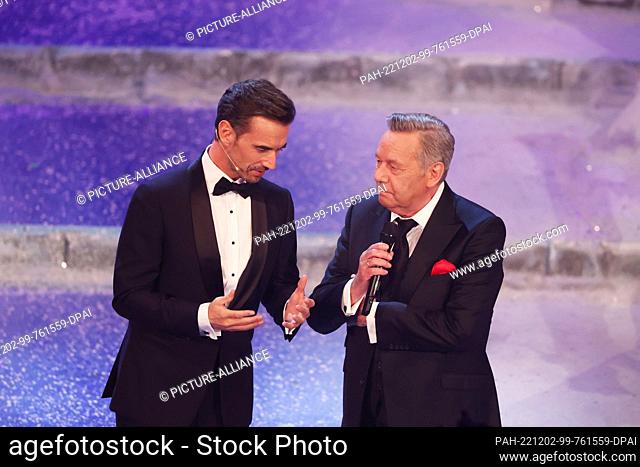 24 November 2022, Thuringia, Suhl: Florian Silbereisen (l) talks with Roland Kaiser during the recording of the ARD program ""The Advent Festival of 100