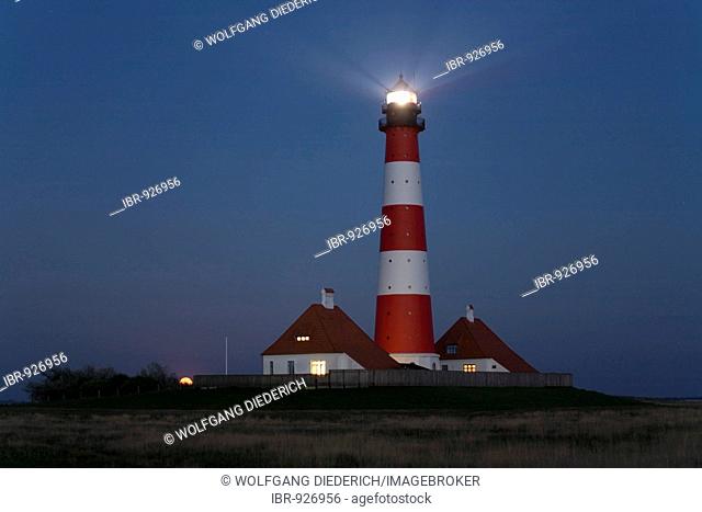 Rising full-moon, Westerheversand lighthouse, Westerhever, North Sea, Northern Frisia, Schleswig-Holstein, North Germany, Europe
