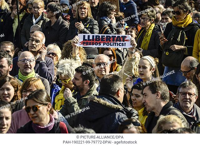 21 February 2019, Spain, Barcelona: Under the leadership of the largest organisations and trade unions, hundreds of thousands marched in the Passeig de Gracia...