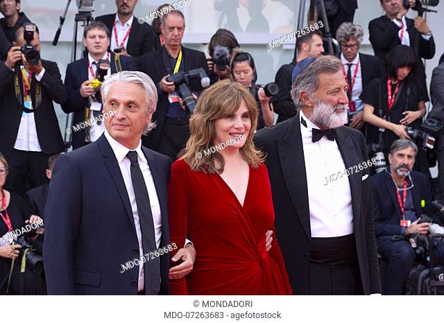 VENICE, ITALY - SEPTEMBER 07: (L-R) Alain Goldman, Emmanuelle Seigner and Luca Barbareschi from ""J'Accuse"" (An Officer And A Spy) walk the red carpet ahead of...