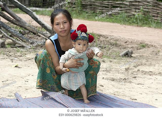 Laos, asiatische Mutter mit Baby der Volksgruppe Yao