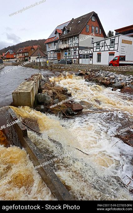 15 January 2023, Saxony-Anhalt, Wernigerode: Masses of water turn the Holtemme at the Steinerne Renne into a raging river