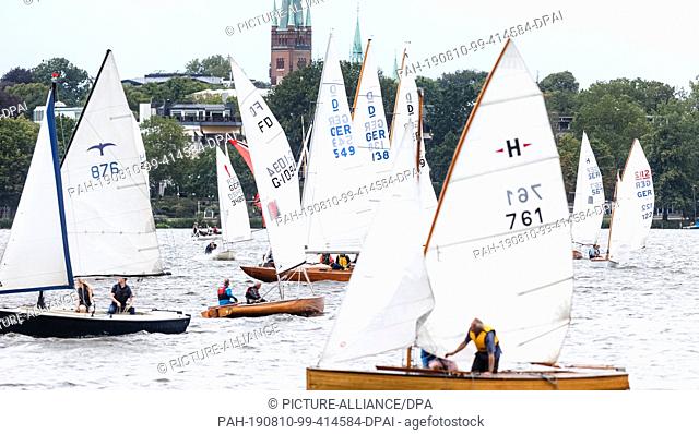 10 August 2019, Hamburg: 60 traditional sailing boats of various classes race on the Außenalster in the 27th ""Hamburg Summer Classics""