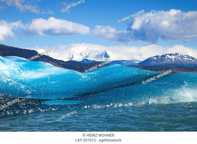 Icebergs at Lago Argentino, Los Glaciares National Park, near El Calafate, Patagonia, Argentina