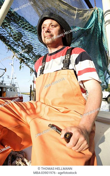 Harbor, crab-cutters, detail, man, fishers, Südwester, pipe, smiling, happily, contentedly, sidelong glance, lake, North lake, coast, fisher-harbor