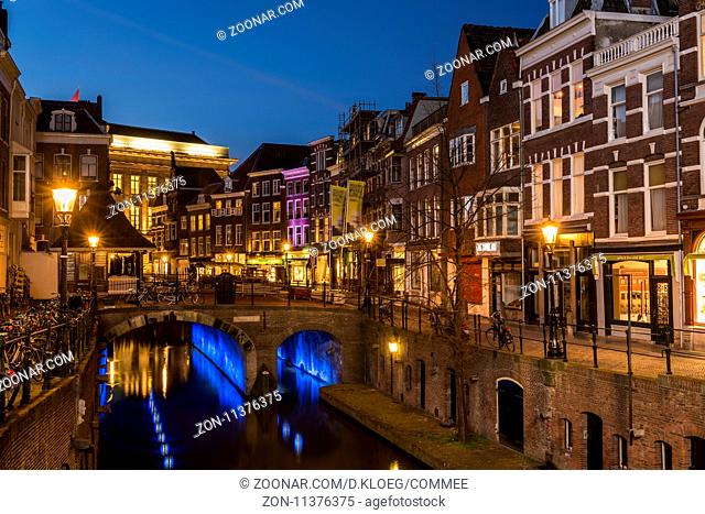 Utrecht at night, Vismarkt, Houses, canal and restaurants