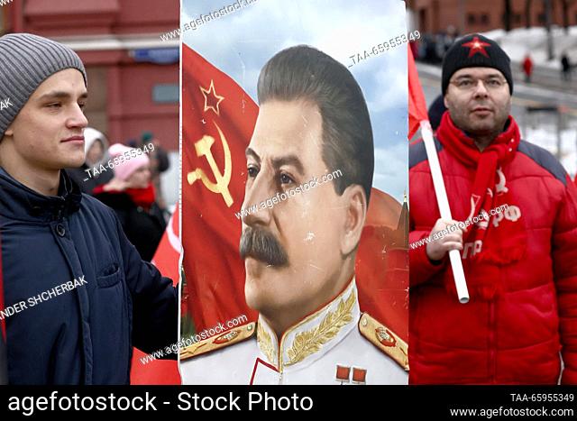 RUSSIA, MOSCOW - DECEMBER 21, 2023: People gather near Moscow's Red Square before a flower laying ceremony at Joseph Stalin's grave by the Kremlin Wall to mark...