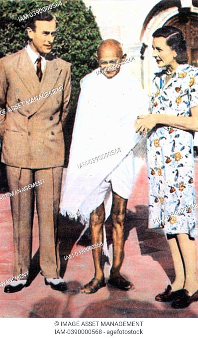 Mohondas Karamchand Gandhi 1869-1948, known as Mahatma Great Soul. Indian Nationalist leader. Here he stands between Lord and Lady Mountbatten