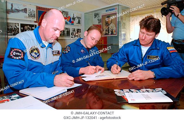 European Space Agency (ESA) astronaut Andre Kuipers (left) of the Netherlands; astronaut Edward M. (Mike) Fincke (center)