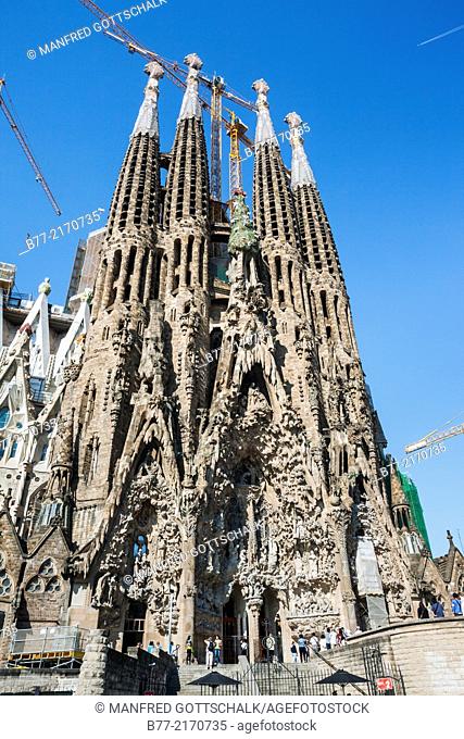 Spain, Catatonia, Barcelona, Basilica and Expiatory Church of the Holy Family, Sagrada Famila, under construction since 1882, built in Spanish Late Gothic