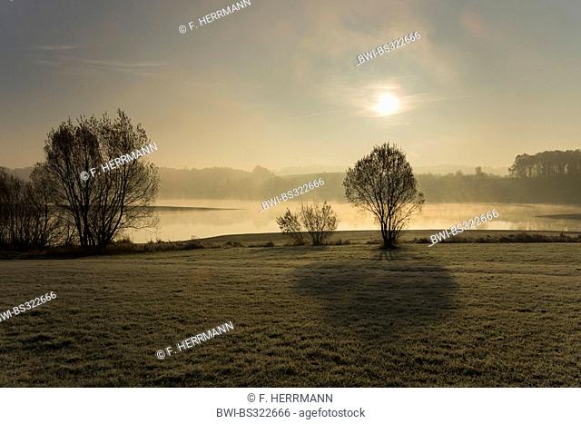 lake in morning mist, Germany, Saxony, Vogtlaendische Schweiz, Poehl