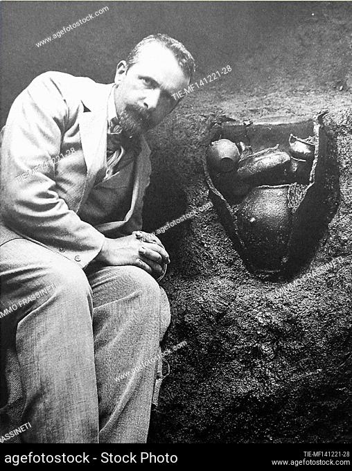 A photo of Giacomo Boni during the excavation of tomb X. Exhibition 'Giacomo Boni. The dawn of modernity', spread between the Roman Forum and the Palatine Hill
