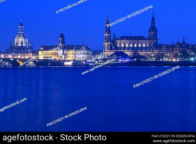 21 February 2021, Saxony, Dresden: The Elbe meadows in front of the historic Old Town with the Frauenkirche (l-r), the Ständehaus