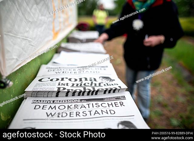 16 May 2020, North Rhine-Westphalia, Essen: A leaflet in the style of a newspaper, on which ""Democratic Resistance"" is written