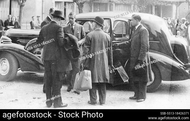 Duke Arrives at Chateau De Cande. -- The Duke of Windsor talking to officials, before entering Mrs. Simpson's car, which was waiting for him at Venneuil