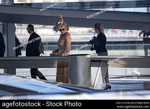 06 July 2021, Berlin: Queen Maxima stands in the dome of the Reichstag building of the German Bundestag. The Dutch royal couple is in Berlin for a three-day...