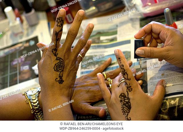 AUCKLAND, NZ - DEC 22:Indian women apply Henna/Mehndi body painting on Dec 22 2103.It's a ancient ceremonial art form which originated in India
