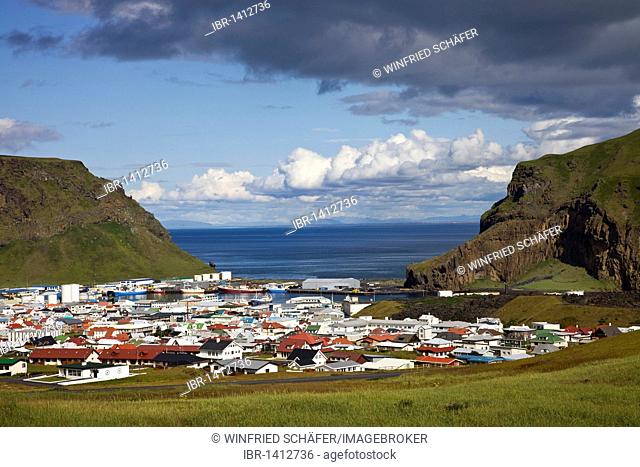Port town of Heimaey on the Vestmannaeyjar, Westman Islands, south Iceland, Iceland, Europe