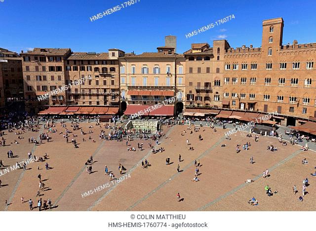 Italy, Tuscany, Siena, historic center, listed as World Heritage by UNESCO, Piazza del Campo and Palazzo Publico from Torre del Mangia