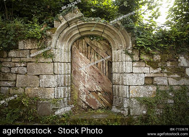 Entrance door, gate, portal, Locronan (Lokorn), Finistère, Brittany, France, Europe