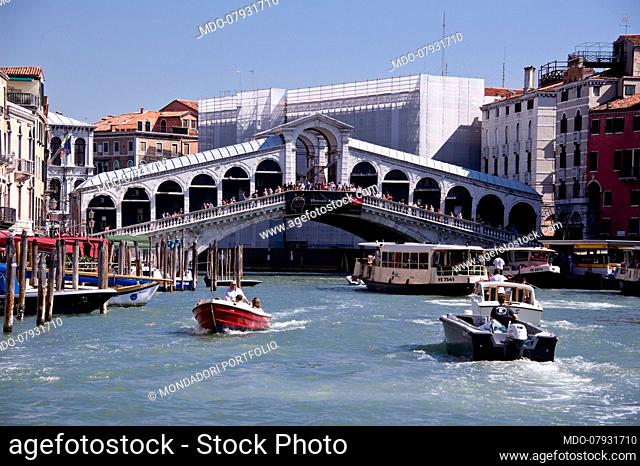 The typical boats of Venice, the gondolas in Rialto bridge. Venice (italy), September 11th, 2016