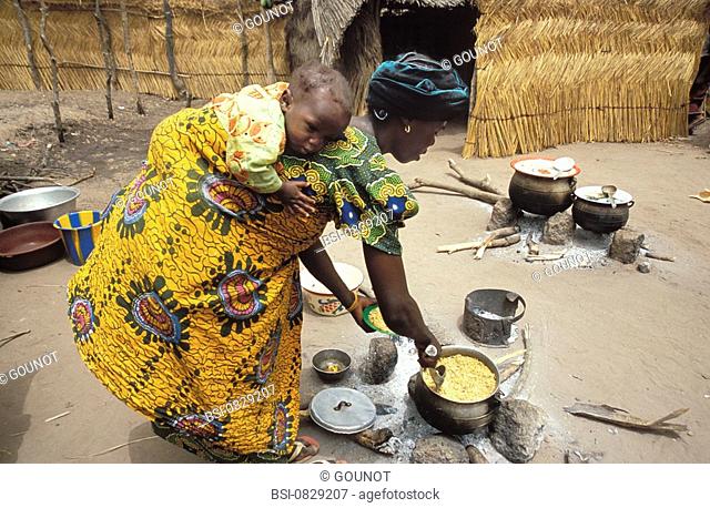 AFRICA, FOOD Woman of the Senoufo ethnos. Kankalaba village, Burkina Faso