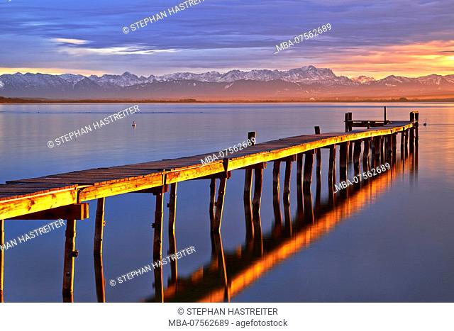 Evening mood on Lake Ammersee with pier, Wetterstein Mountain Range in the background