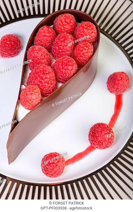 DACQUOISE CHOCOLATE TEAR WITH RASPBERRIES, RECIPE BY LAURENT CLEMENT, COOKBOOK OF LOCAL DISHES FROM THE EURE-ET-LOIR (28), FRANCE