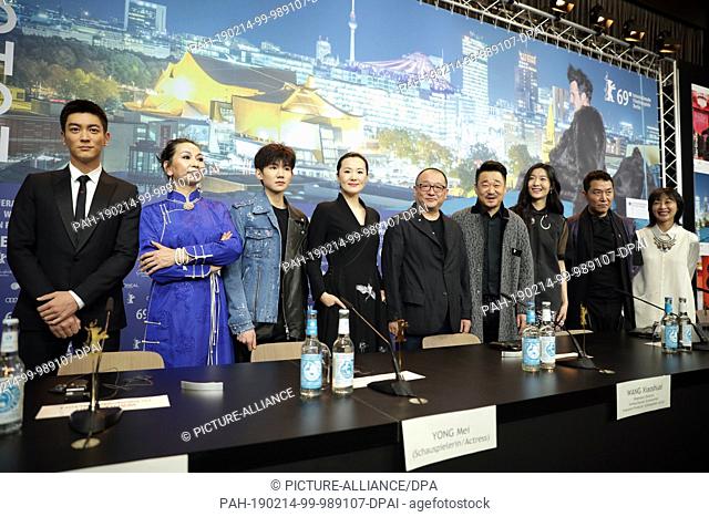 14 February 2019, Berlin: 69th Berlinale, press conference ""Di jiu tian chang (So Long, My Son)"", China, competition: The actors Du Jiang, Ailiya