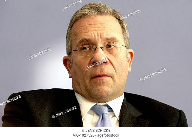 GERMANY, Berlin, 13.10.2008, Dr. Axel NAWRATH, Secretary of State in the Federal Department of Finance on the occasion of the Federal Press Conference for the...