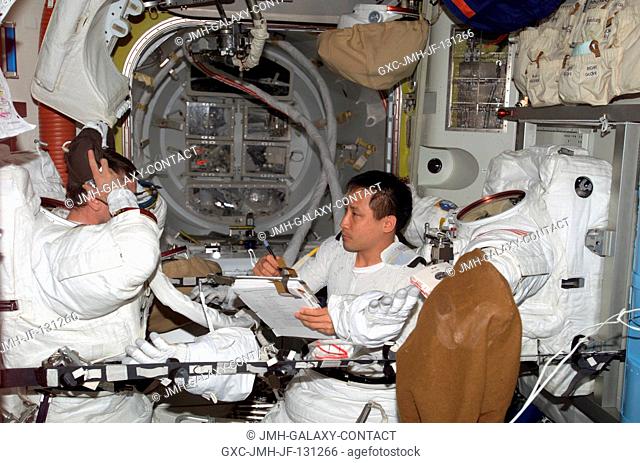 Cosmonaut Yuri I. Malenchenko (left), Expedition Seven mission commander, and astronaut Edward T. Lu, NASA ISS science officer and flight engineer