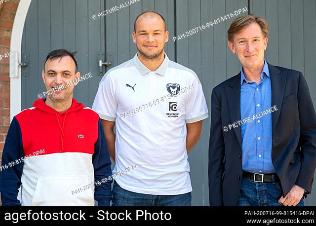 16 July 2020, Brandenburg, Hoppegarten: Bob Hanning (l-r), managing director of Füchse Berlin, Paul Drux, German handball player at Füchse Berlin