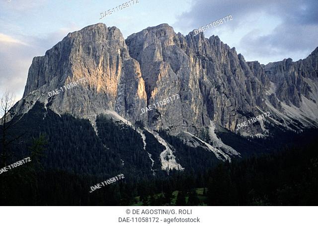 Dolomite walls in the Antersass Valley (UNESCO World Heritage List, 2009), at Longiaru (Campill), Puez-Geisler Nature Park, Trentino-Alto Adige, Italy