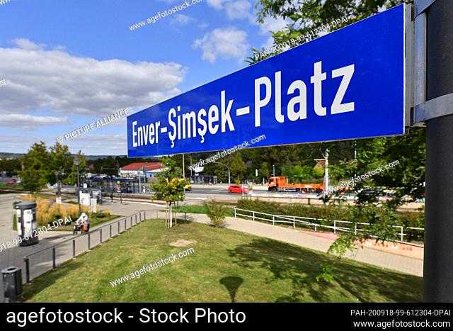 17 September 2020, Thuringia, Jena: ""Enver-Simsek-Platz"" is written on a street sign above the tram stop Damaschkeweg in Jena-Winzerla