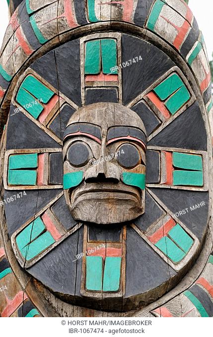 Totem pole of the Cowichan Tribe, detailed view, Duncan, Vancouver Island, British Columbia, Canada, North America