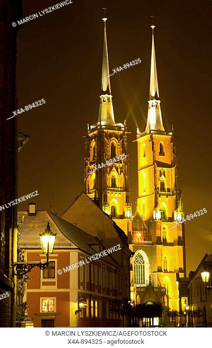 Wrocaw, Poland, Ostrow Tumski, Cathedral Island, Tumski bridge, cathedral, Katedra sw Jana Chrzciciela, Cathedral of St  John the Baptist, tower, night