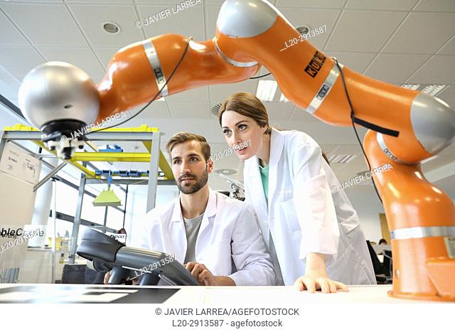Collaborative robot for industrial assembly, LWR robot, using haptic teleoperation with force feedback Safety in human-robot cooperation, Industry
