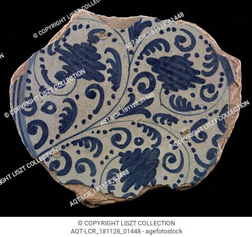Fragment majolica dish, blue on white, Italian-looking tendrils, dish plate crockery holder soil find ceramics pottery glaze, majolica Cooked on prunes