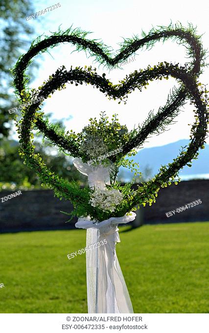 Flower arrangement in the form of two hearts