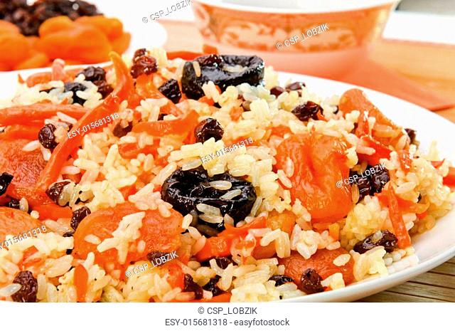 Pilaf made ??of rice, fresh carrots and dried fruits