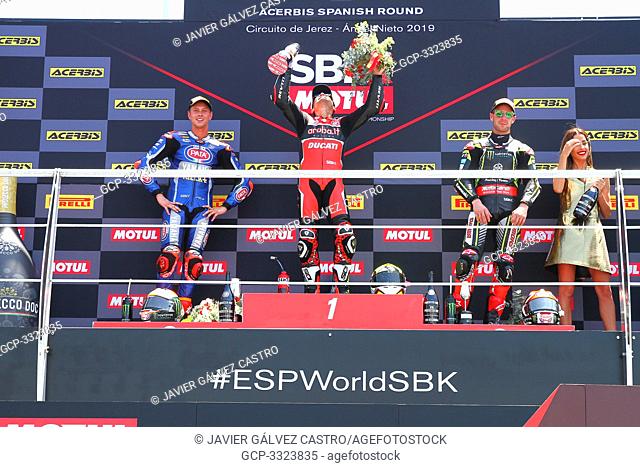 Carrera del sabado -SBK -WSBK 2019 Jerez Alvaro Bautista ganador de la carrera, celebrando el primer puesto, con un guiño a su abuelo