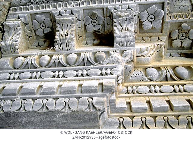 TUNISIA, TUNIS, CARTHAGE, REMAINS OF PHOENICIAN AND ROMAN CITY, ANTONINE BATHS, DETAIL OF CARVED STONE
