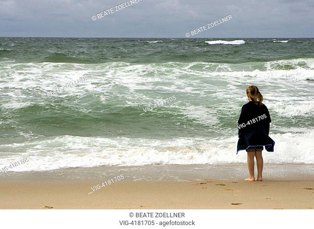 Girl at the sea - Rantum/Sylt, Schleswig-Holstein, Germany, 28/08/2008