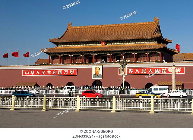 Tor des himmlischen Friedens am Eingang zur Verbotenen Stadt, Tiananmen Platz, Peking, China / Tiananmen Gate or Gate of Heavenly Peace