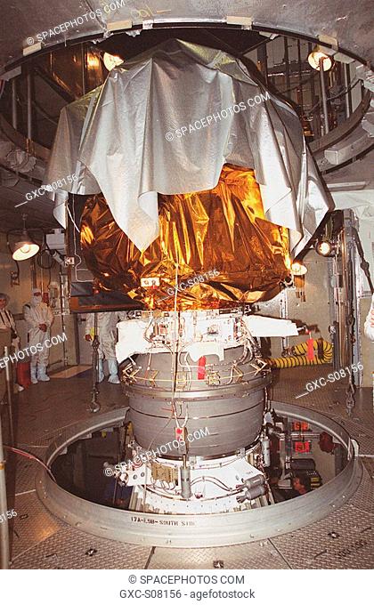 03/27/2001 --- The Mars Odyssey orbiter, with a protective cover on top, waits on Launch Pad 17-A, Cape Canaveral Air Force Station