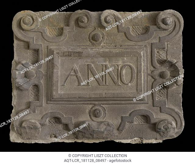 Facade stone with text ANNO from the facade of watchmaker William Gib, facing stone sculpture sculpture building component sandstone stone