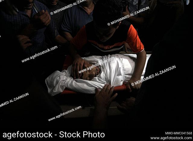 Gaza City. 28th August 2021. Family and friends at the funeral of Omar Abu Al-Yenel, who was injured during the confrontations with the Israeli army on the...