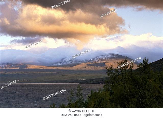 Scenery including Lake Tornetrask, Abisko National Park, Lappland, Sweden, Scandinavia, Europe