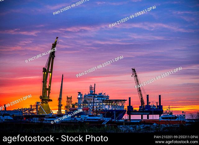 08 September 2020, Mecklenburg-Western Pomerania, Mukran: The Russian pipe-laying vessel Akademik Tscherski is moored in the port of Mukran on the island of...