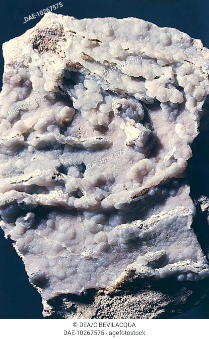 Minerals: Smithsonite (Zinc Carbonate)